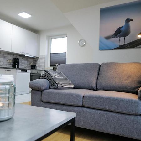 Ferienwohnungen Meerfarbig Zingst - Haustierfrei -Terrasse Mit Strandkorb Oder Balkon - E-Ladesaeule - Parkplatz - Wlan - Fahrradschuppen - Waschtrockner - Ruhig Und Zentral - Nichtraucher Экстерьер фото
