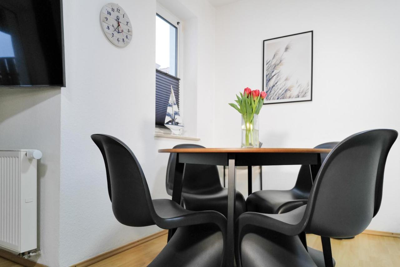 Ferienwohnungen Meerfarbig Zingst - Haustierfrei -Terrasse Mit Strandkorb Oder Balkon - E-Ladesaeule - Parkplatz - Wlan - Fahrradschuppen - Waschtrockner - Ruhig Und Zentral - Nichtraucher Экстерьер фото