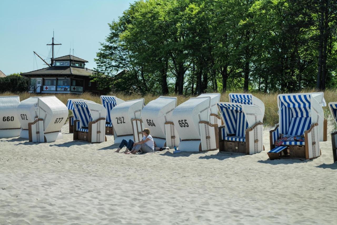 Ferienwohnungen Meerfarbig Zingst - Haustierfrei -Terrasse Mit Strandkorb Oder Balkon - E-Ladesaeule - Parkplatz - Wlan - Fahrradschuppen - Waschtrockner - Ruhig Und Zentral - Nichtraucher Экстерьер фото
