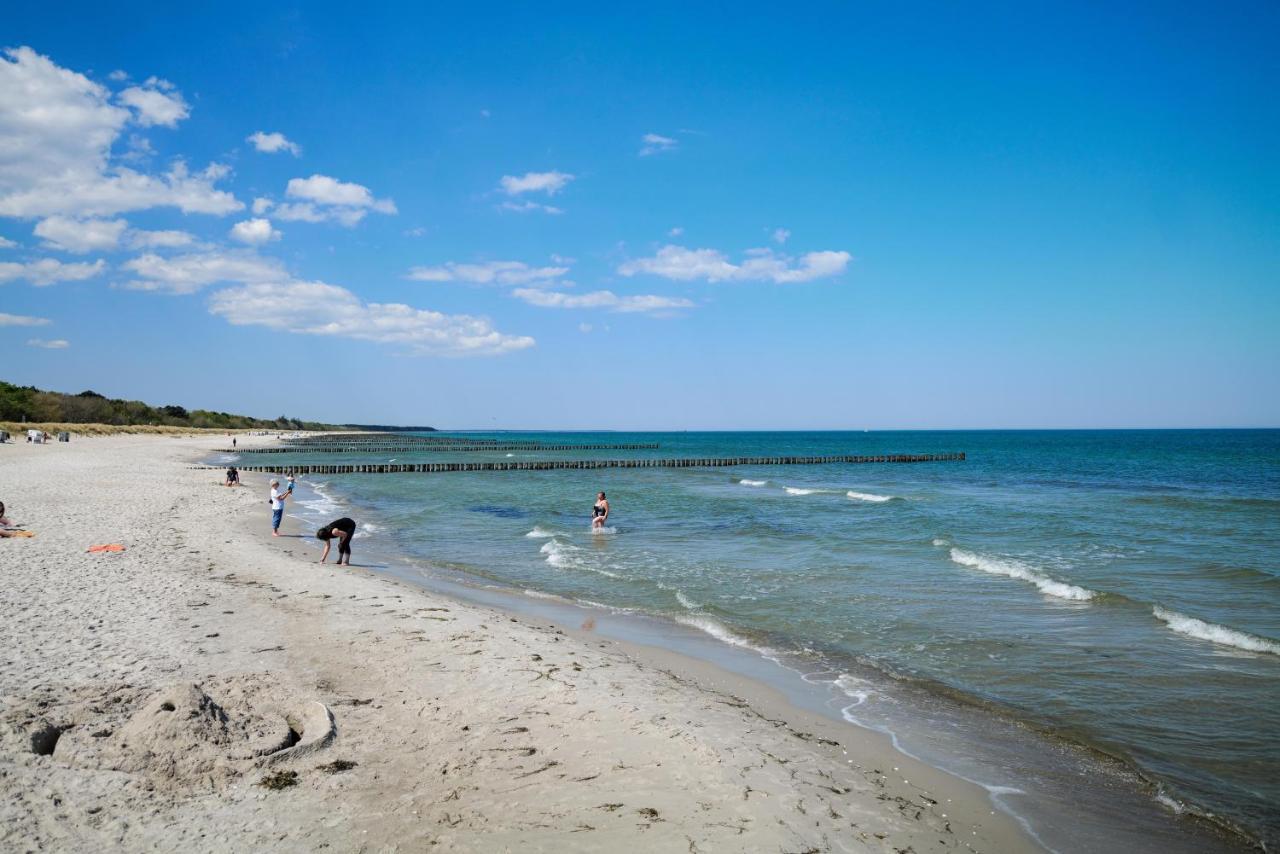 Ferienwohnungen Meerfarbig Zingst - Haustierfrei -Terrasse Mit Strandkorb Oder Balkon - E-Ladesaeule - Parkplatz - Wlan - Fahrradschuppen - Waschtrockner - Ruhig Und Zentral - Nichtraucher Экстерьер фото
