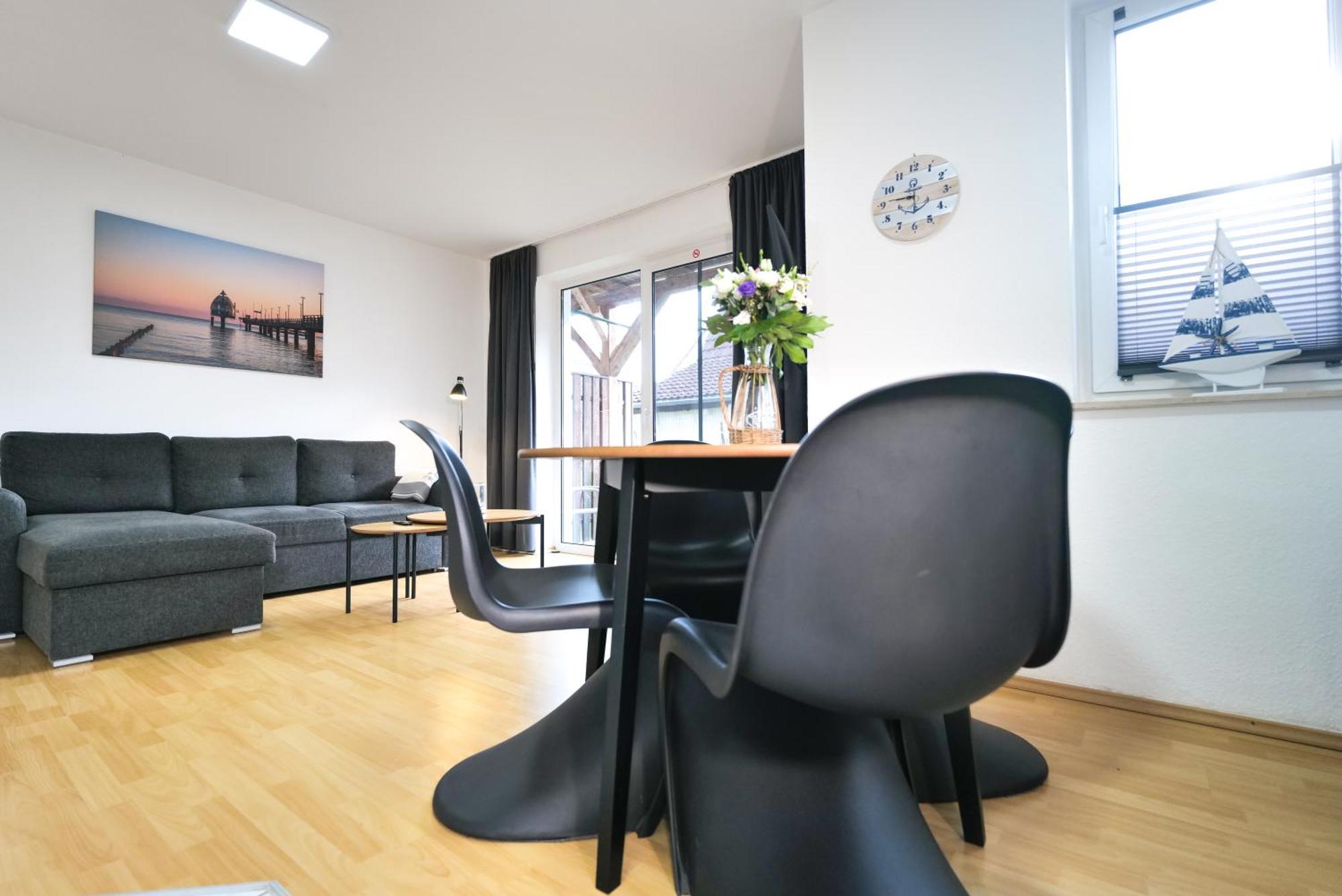 Ferienwohnungen Meerfarbig Zingst - Haustierfrei -Terrasse Mit Strandkorb Oder Balkon - E-Ladesaeule - Parkplatz - Wlan - Fahrradschuppen - Waschtrockner - Ruhig Und Zentral - Nichtraucher Экстерьер фото