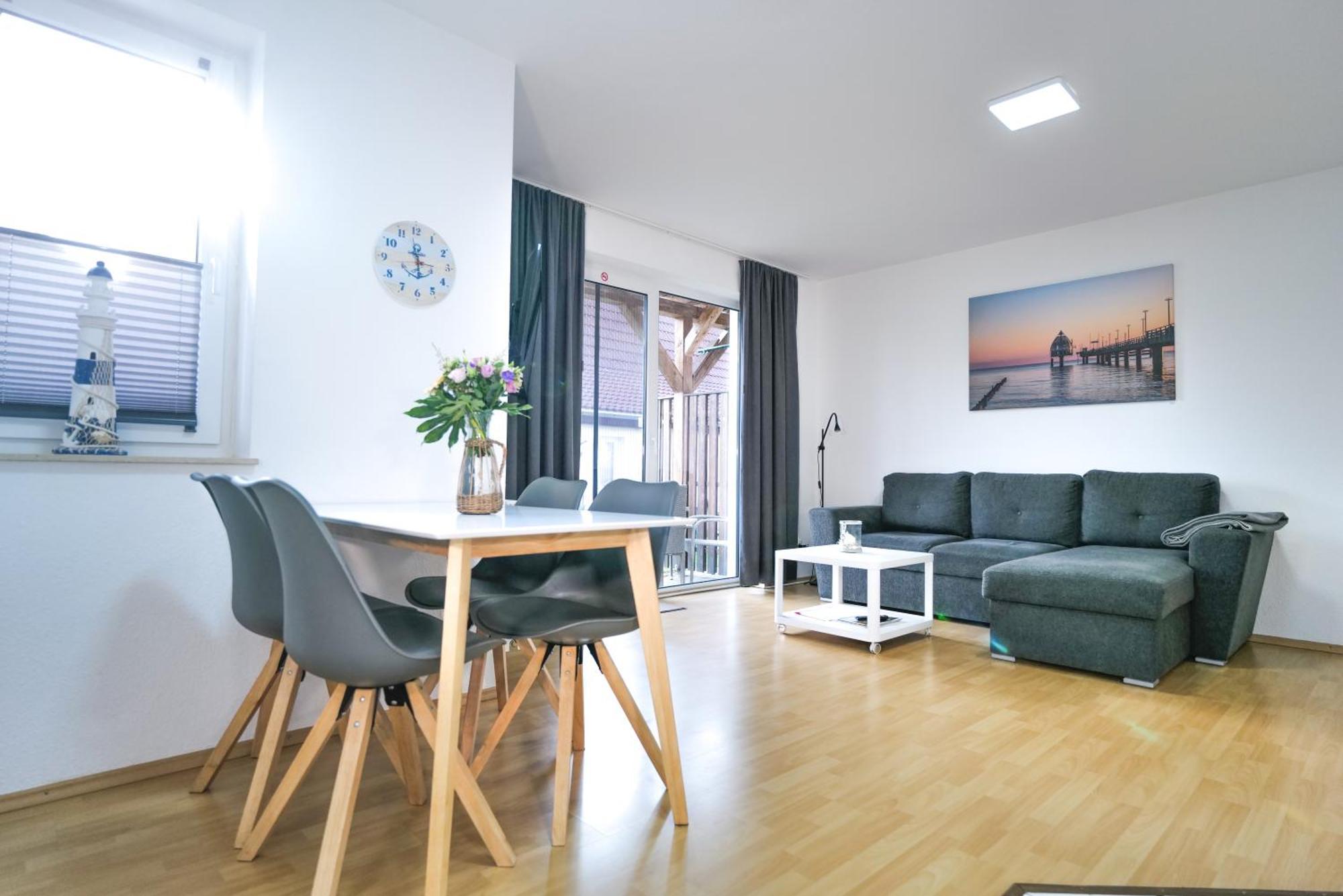 Ferienwohnungen Meerfarbig Zingst - Haustierfrei -Terrasse Mit Strandkorb Oder Balkon - E-Ladesaeule - Parkplatz - Wlan - Fahrradschuppen - Waschtrockner - Ruhig Und Zentral - Nichtraucher Экстерьер фото