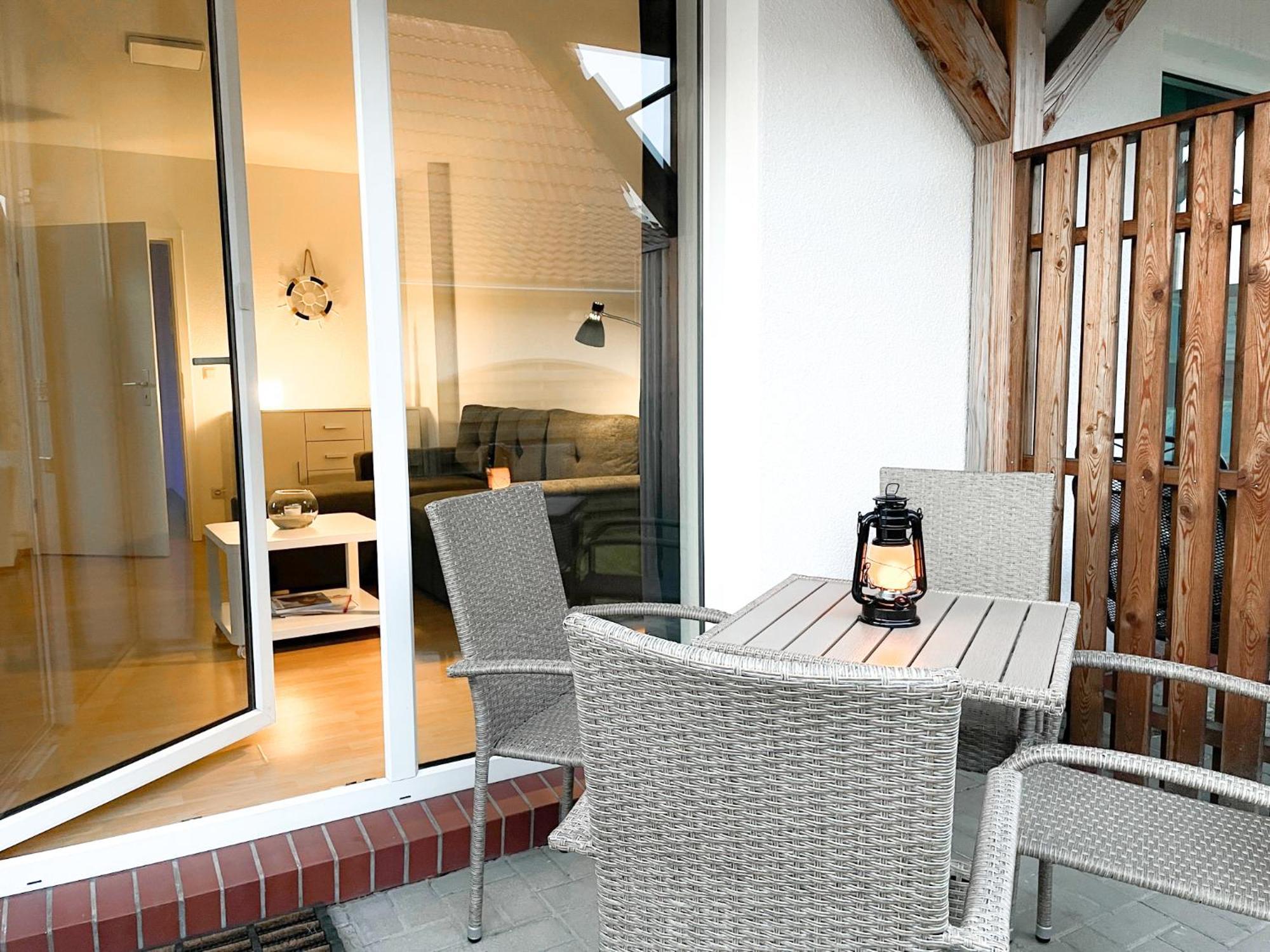 Ferienwohnungen Meerfarbig Zingst - Haustierfrei -Terrasse Mit Strandkorb Oder Balkon - E-Ladesaeule - Parkplatz - Wlan - Fahrradschuppen - Waschtrockner - Ruhig Und Zentral - Nichtraucher Экстерьер фото